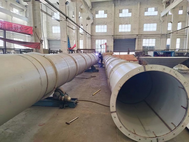 不銹鋼煙囪在鋼鐵廠和冶煉工業(yè)的應(yīng)用與優(yōu)勢